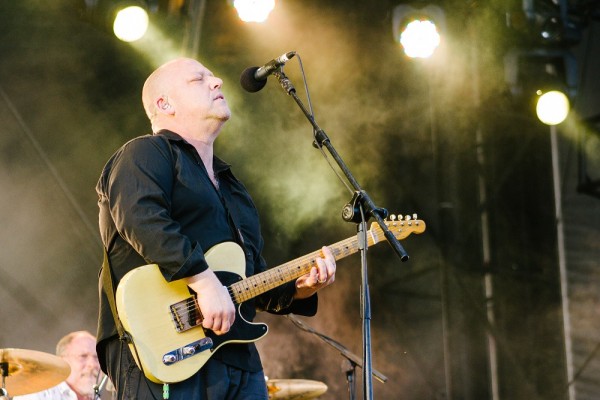 Pixies no fim de tarde de domingo, comovendo os tiozões do festival. Foto: Guilherme Moraes / 505 Indie