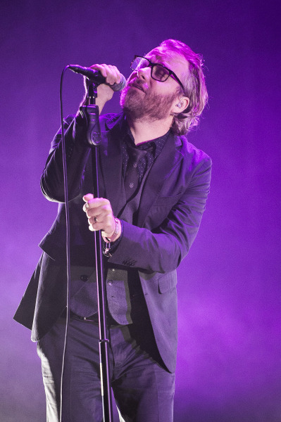 The National com porte e repertório de headliner. Todo festival tem a sua música tema dentro da minha cabeça. Este ano foi "Trouble Will Find Me", and if I stay here, trouble will find me, if I stay here I will never leave. Foto: Eric Pamies